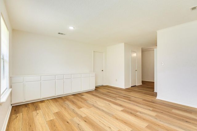 305 Freeman Boulevard, West Columbia, TX 77486