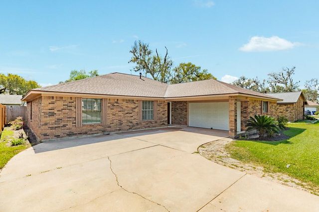 305 Freeman Boulevard, West Columbia, TX 77486