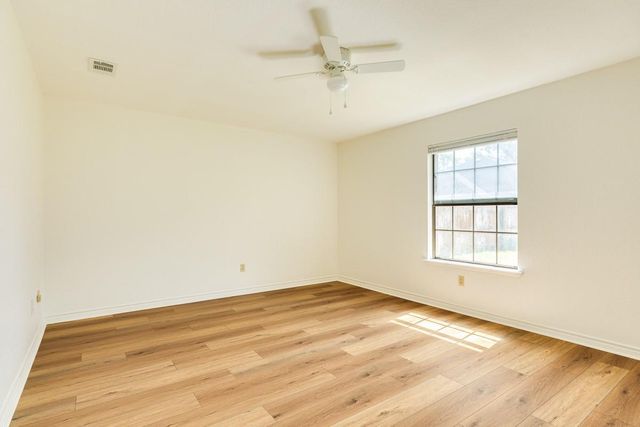 305 Freeman Boulevard, West Columbia, TX 77486