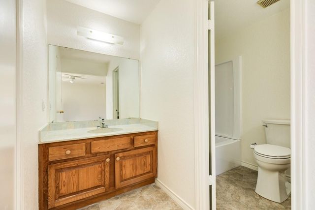 305 Freeman Boulevard, West Columbia, TX 77486