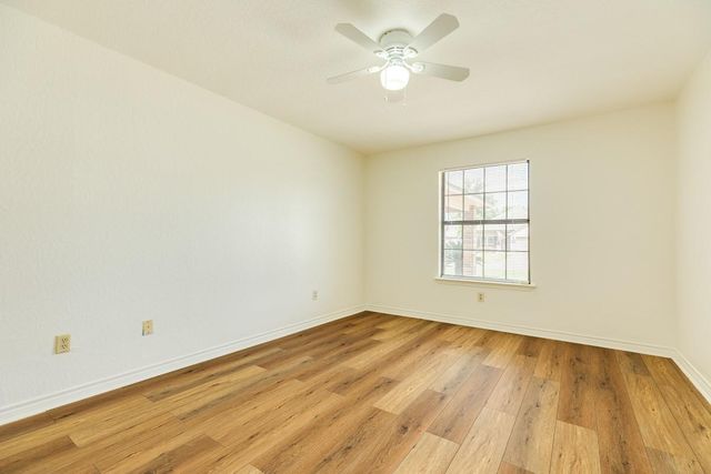 305 Freeman Boulevard, West Columbia, TX 77486