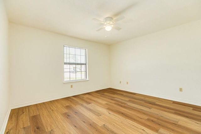 305 Freeman Boulevard, West Columbia, TX 77486