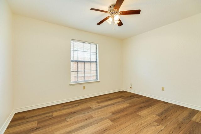 305 Freeman Boulevard, West Columbia, TX 77486