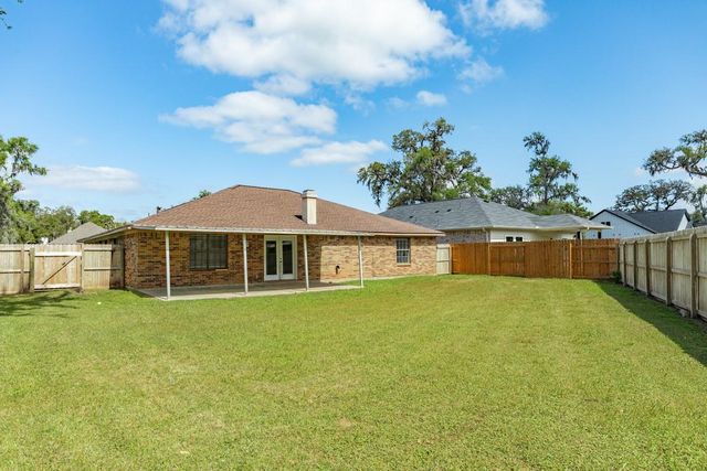 305 Freeman Boulevard, West Columbia, TX 77486