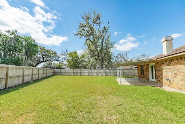 305 Freeman Boulevard, West Columbia, TX 77486