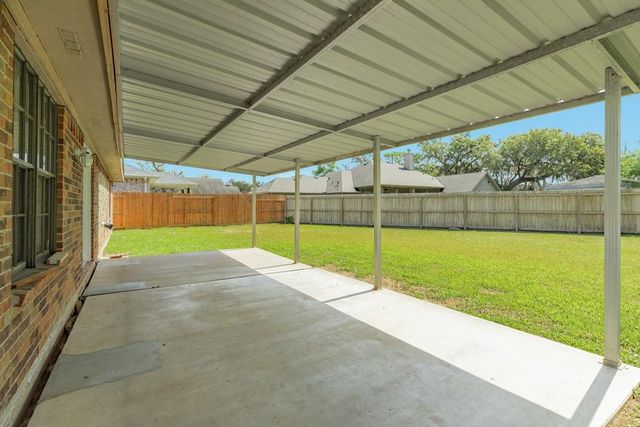 305 Freeman Boulevard, West Columbia, TX 77486