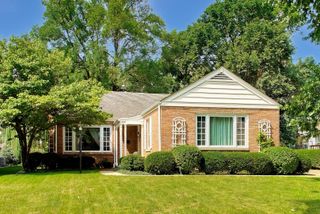 570 S Kenilworth Avenue, Elmhurst, IL 60126