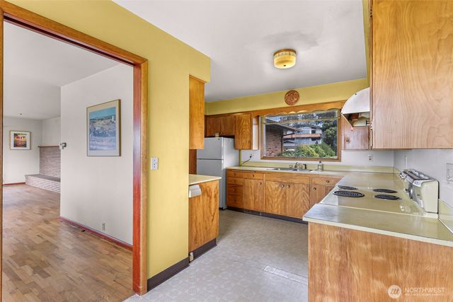 3923 Cliffside Drive, Bellingham, WA 98225