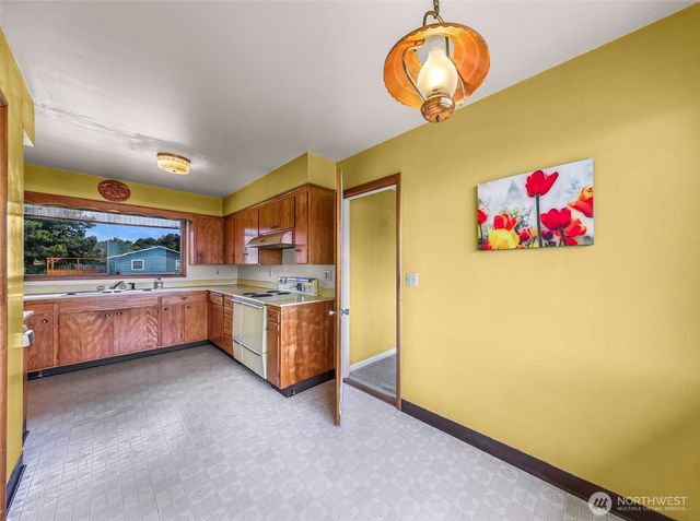 3923 Cliffside Drive, Bellingham, WA 98225