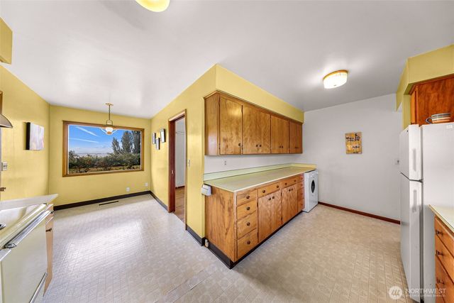 3923 Cliffside Drive, Bellingham, WA 98225