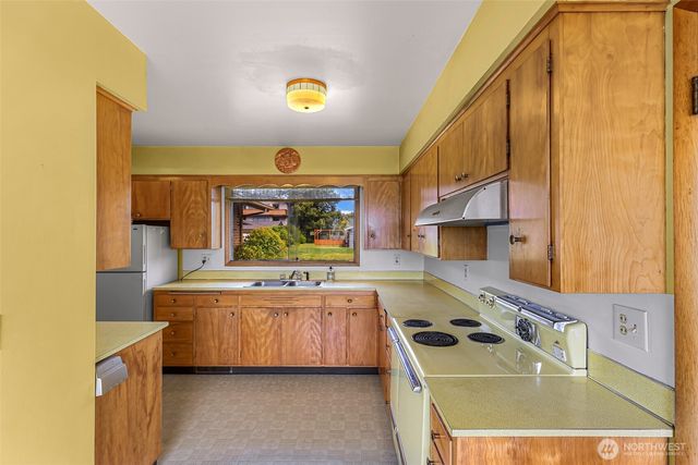 3923 Cliffside Drive, Bellingham, WA 98225