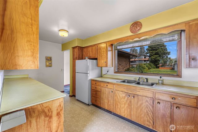 3923 Cliffside Drive, Bellingham, WA 98225