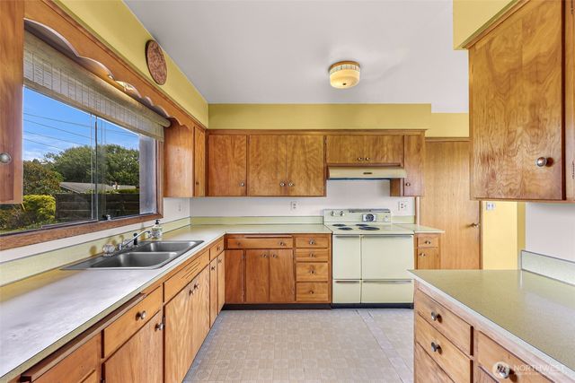 3923 Cliffside Drive, Bellingham, WA 98225