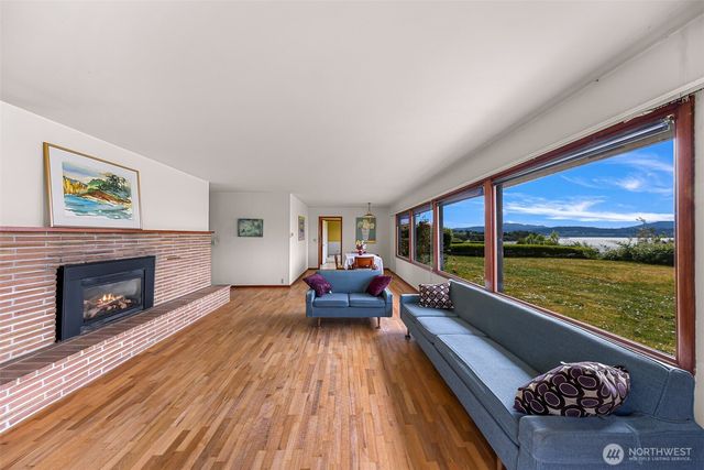 3923 Cliffside Drive, Bellingham, WA 98225
