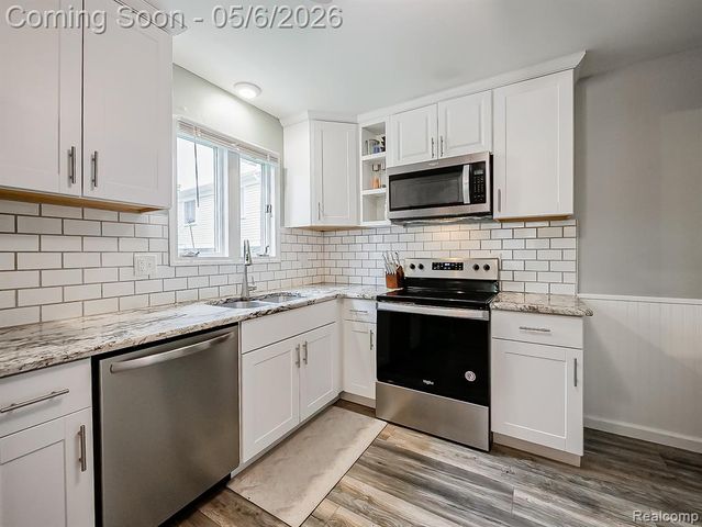 41528 Greenwood Court, Canton, MI 48187