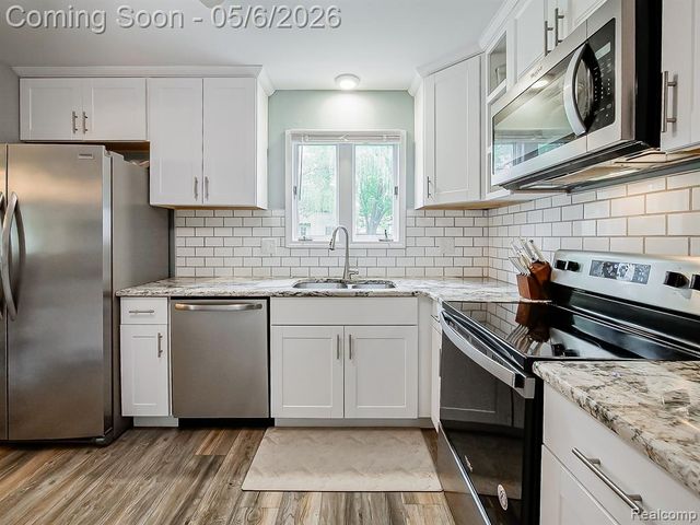 41528 Greenwood Court, Canton, MI 48187