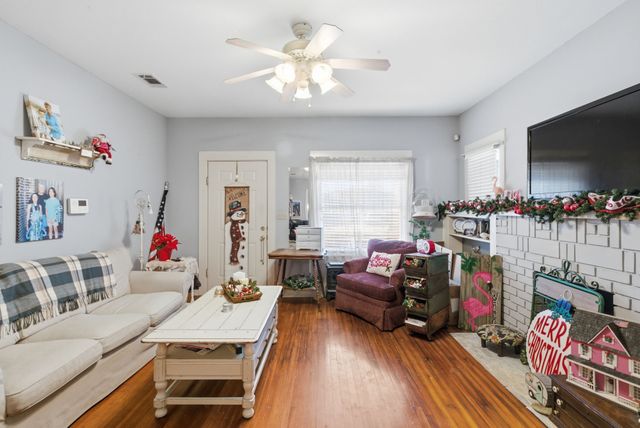 203 E Oak Street, Weatherford, TX 76086