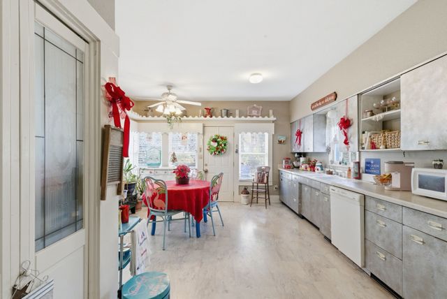 203 E Oak Street, Weatherford, TX 76086