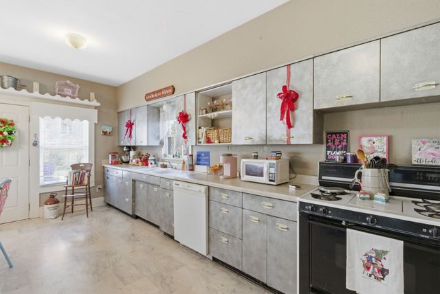 203 E Oak Street, Weatherford, TX 76086