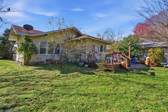 203 E Oak Street, Weatherford, TX 76086