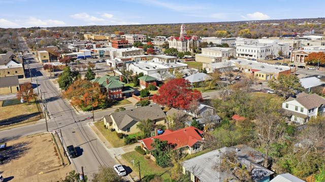 203 E Oak Street, Weatherford, TX 76086