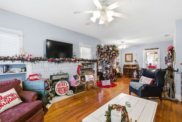 203 E Oak Street, Weatherford, TX 76086