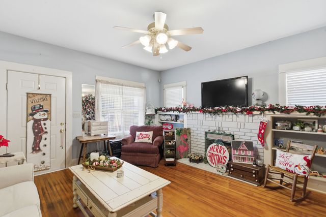 203 E Oak Street, Weatherford, TX 76086