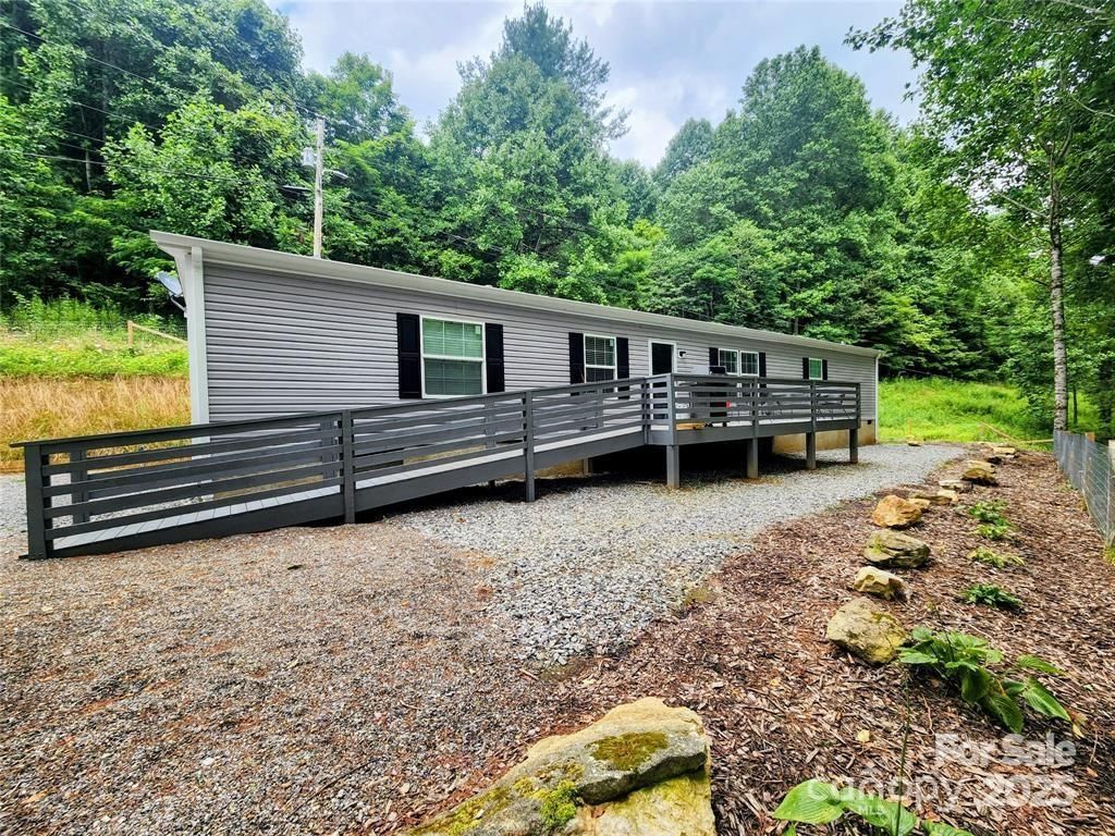 1056 Fox Creek Road, Mars Hill, NC 28754