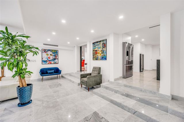 4321 Nautilus Dr, Miami Beach, FL 33140