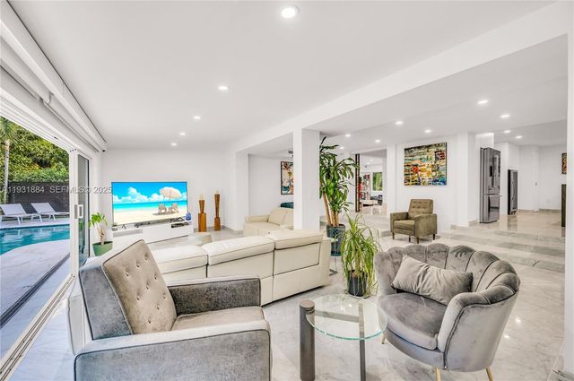 4321 Nautilus Dr, Miami Beach, FL 33140