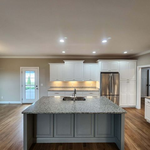 639 Blue Water Dr, Cookeville, TN 38506