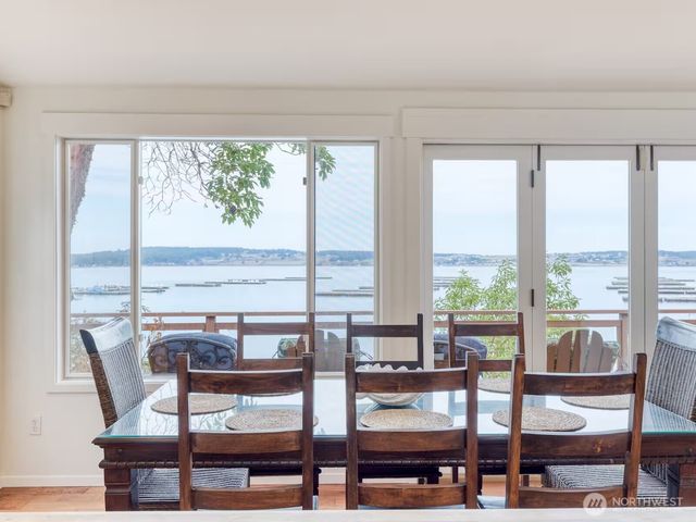 1700 Madrona Way, Coupeville, WA 98239
