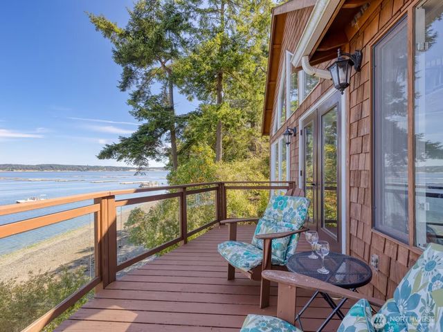 1700 Madrona Way, Coupeville, WA 98239
