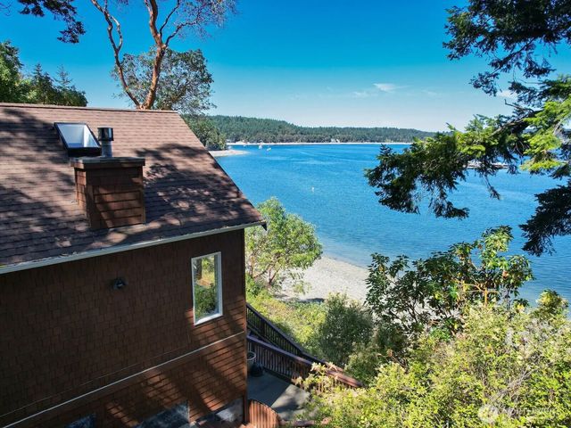1700 Madrona Way, Coupeville, WA 98239