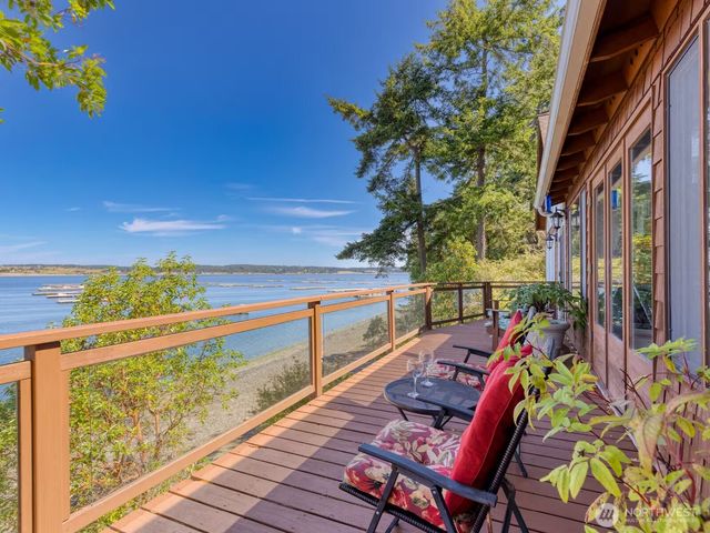 1700 Madrona Way, Coupeville, WA 98239