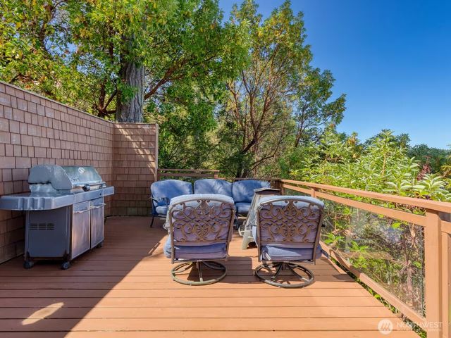 1700 Madrona Way, Coupeville, WA 98239