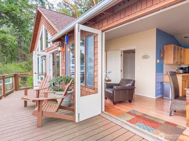 1700 Madrona Way, Coupeville, WA 98239
