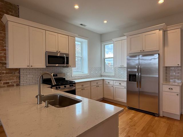 965 W 18th Street, Chicago, IL 60608