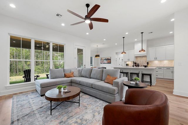 130 Crazy Horse Drive, Brookeland, TX 75931