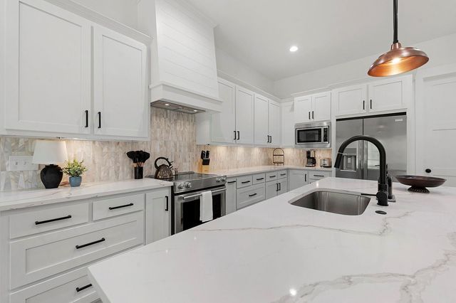 130 Crazy Horse Drive, Brookeland, TX 75931