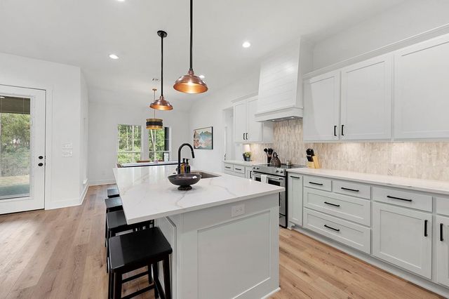 130 Crazy Horse Drive, Brookeland, TX 75931