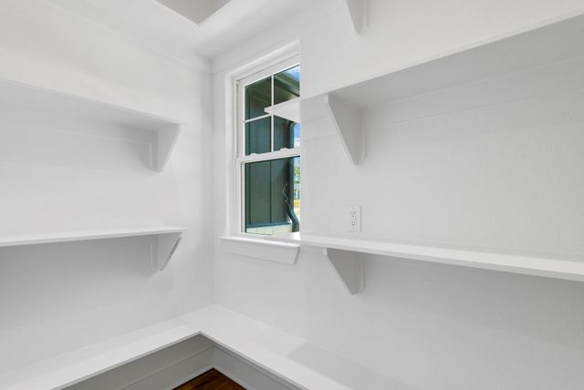 130 Crazy Horse Drive, Brookeland, TX 75931