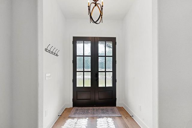 130 Crazy Horse Drive, Brookeland, TX 75931