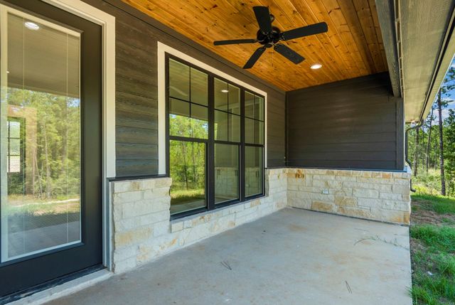 130 Crazy Horse Drive, Brookeland, TX 75931