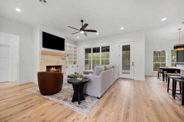 130 Crazy Horse Drive, Brookeland, TX 75931