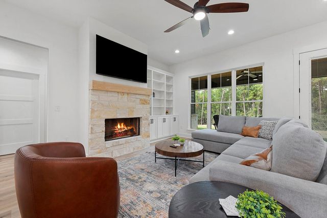 130 Crazy Horse Drive, Brookeland, TX 75931