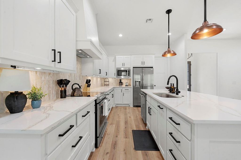 130 Crazy Horse Drive, Brookeland, TX 75931