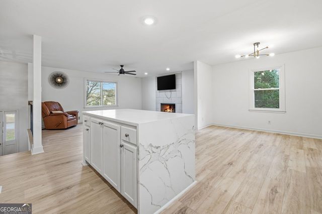 106 Village Court, Woodstock, GA 30188