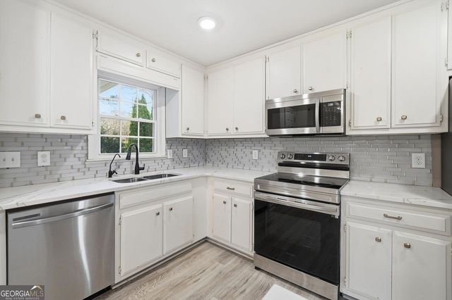 106 Village Court, Woodstock, GA 30188