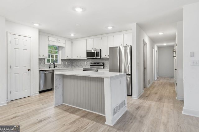 106 Village Court, Woodstock, GA 30188